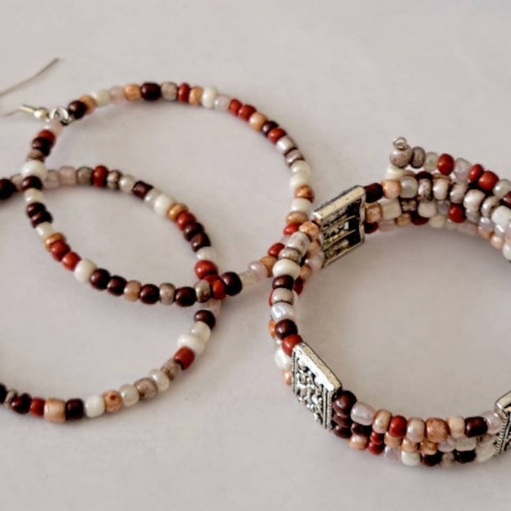 Earth Toned 3 Stranded Memory Wire Bracelet and Earrings Set
